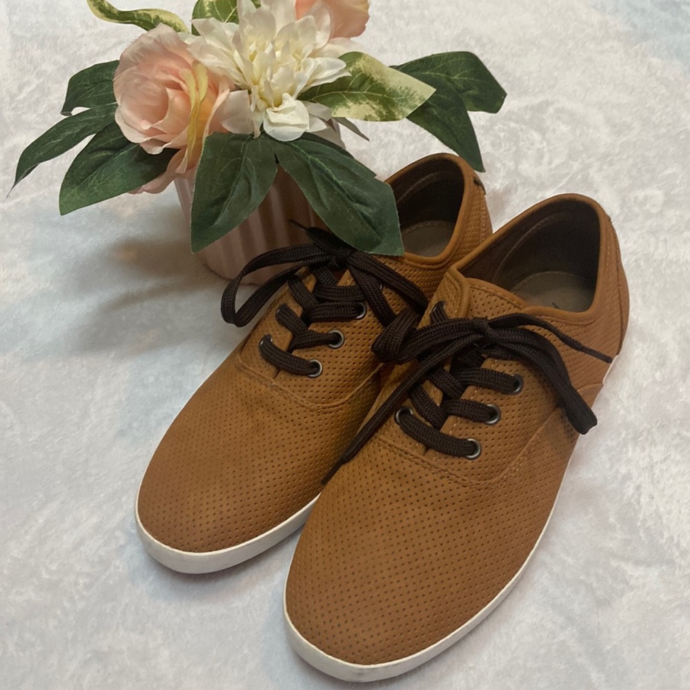ALDO Size 9 Tan Shoes Brown Shoe Laces Minor Wear